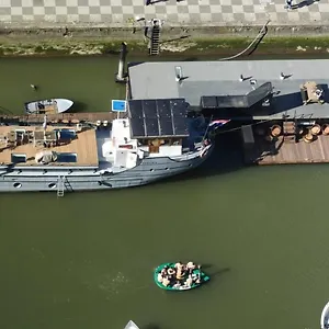 De Coaster & Aquarium Ponton Rotterdam